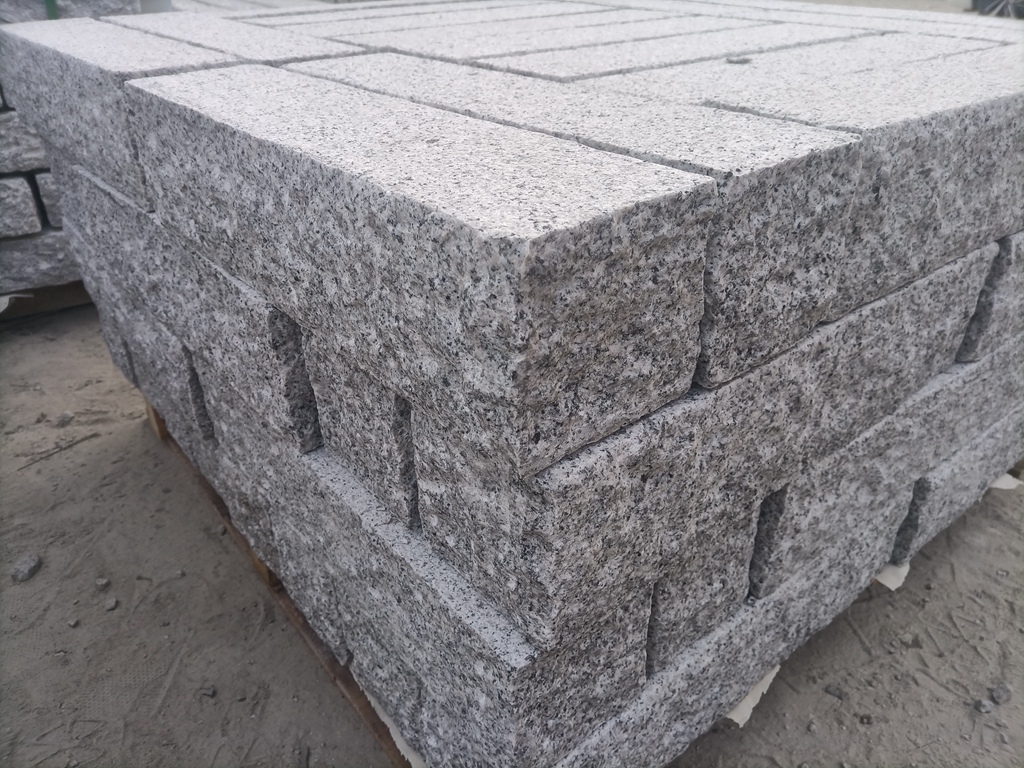 Natural Split Granite Kerbstone for drive road